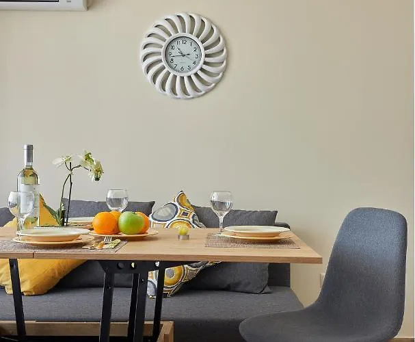 Romance & Free Parking * بورغاس